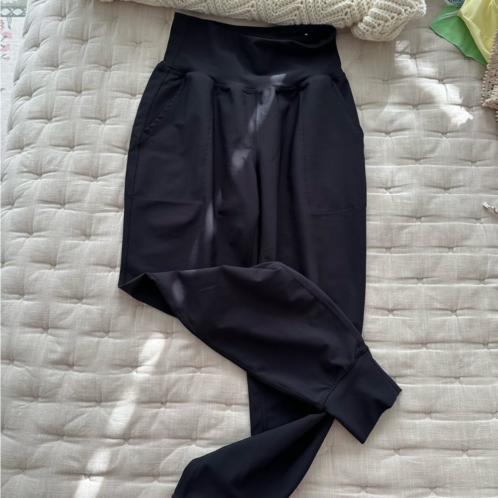 Old Navy Active high rise black joggers. Size small.